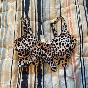 Outdoor Oasis bikini top, has built in bra with tie. size xs in white